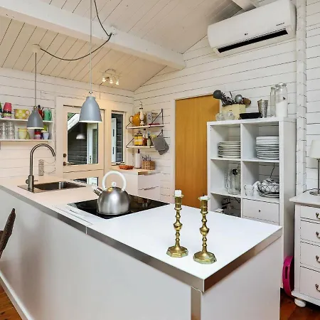 Feriehus Three-bedroom Holiday In 57 Ålbæk