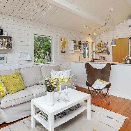 Three-bedroom Holiday In 57 *